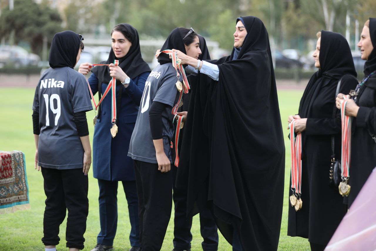 قهرمانی تیم فوتبال بانوان ستارگان تیکا(1404)